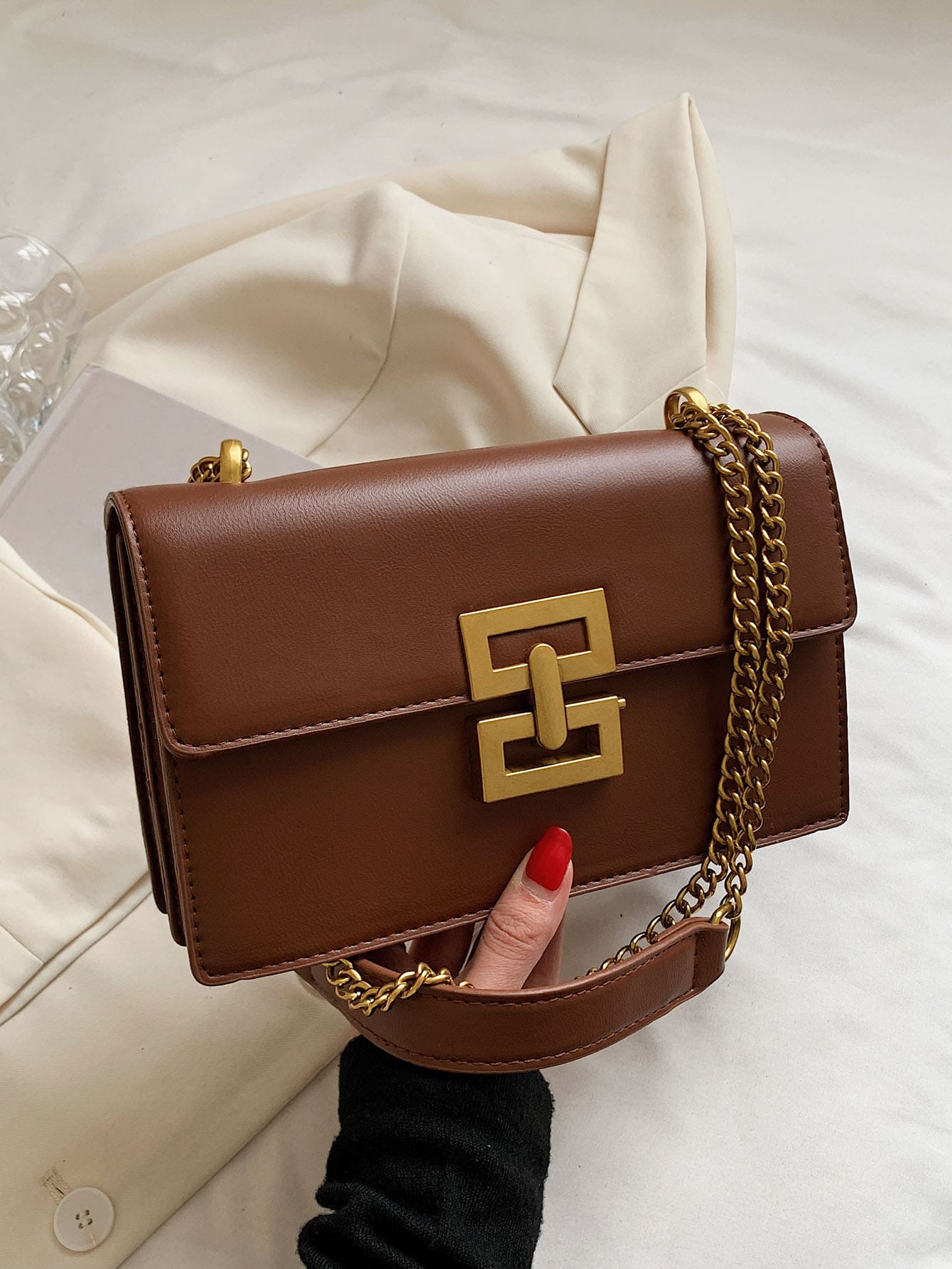 Bolsa de Ombro Elegante com Detalhes em Metal - Luna Fashion Style -