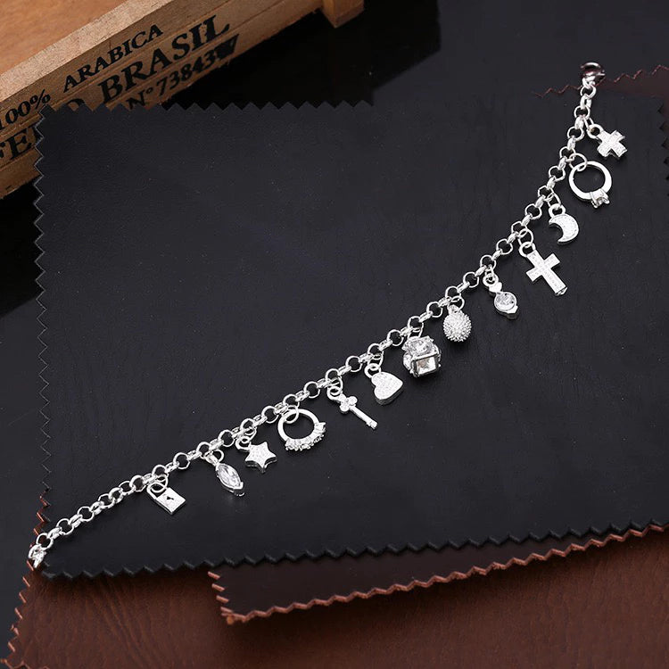 Pulseira SilverCharm | Prata 925 com Pingentes Lua, Coração e Cadeado