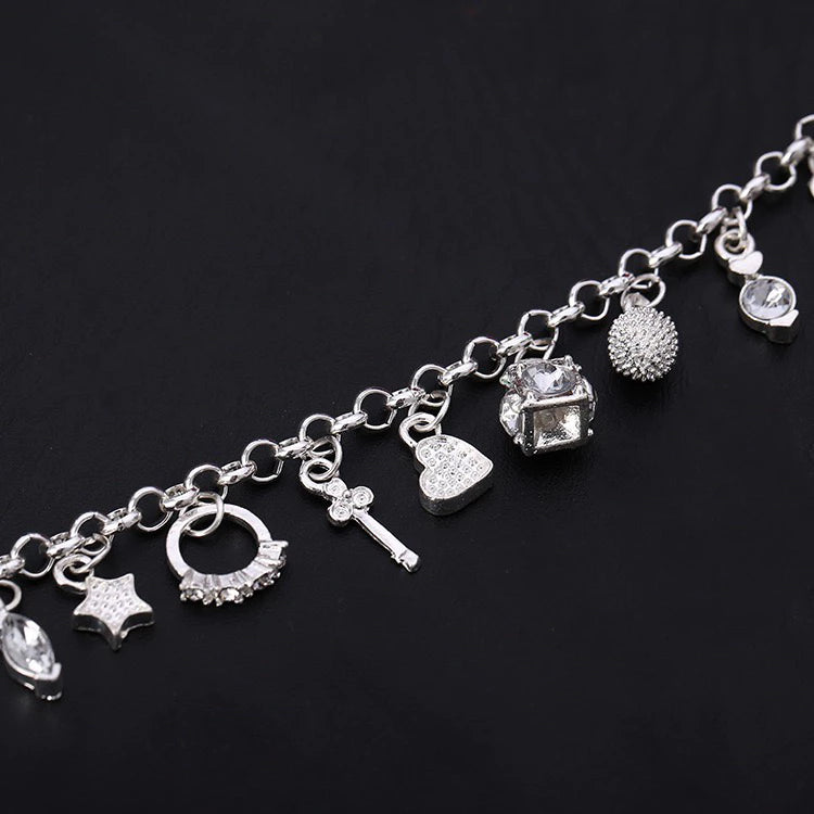 Pulseira SilverCharm | Prata 925 com Pingentes Lua, Coração e Cadeado