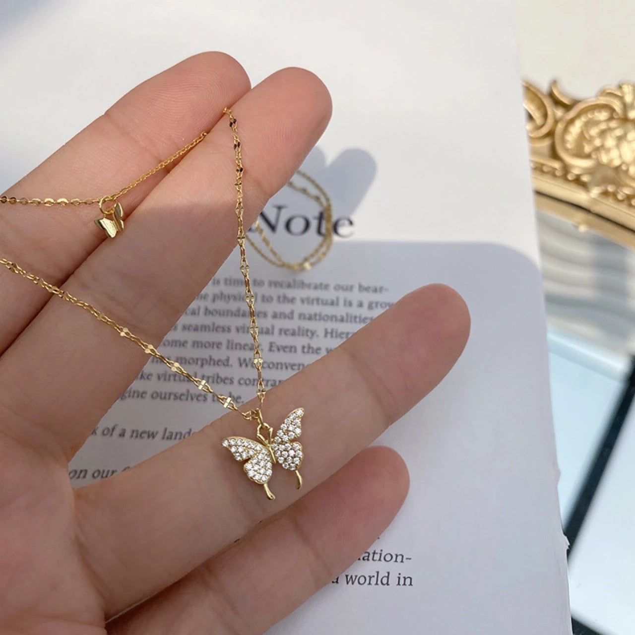 Elegance Butterfly - Colar Borboleta Brilhante em Prata
