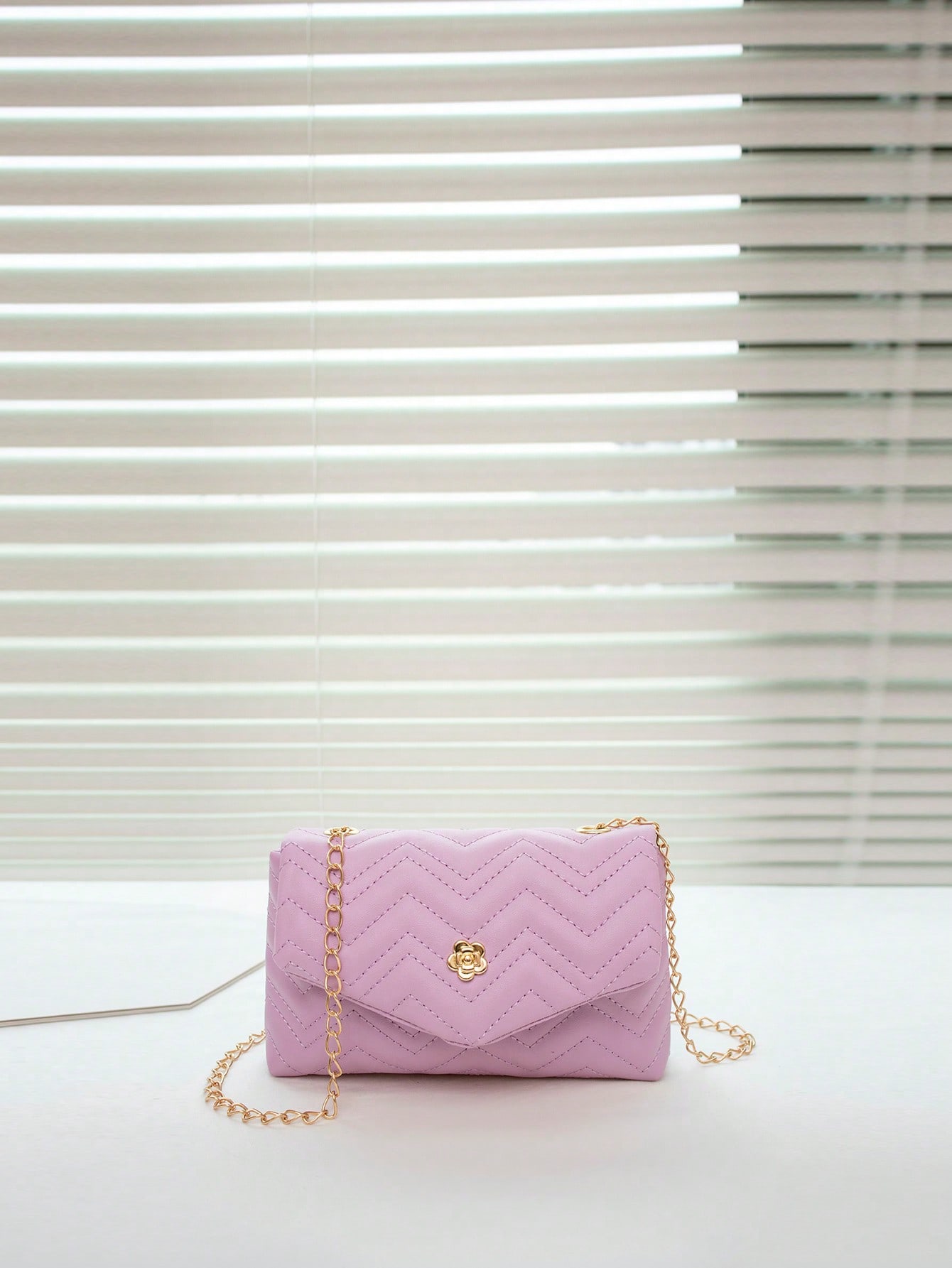 Mini Bolsa Pequena com Aba de Corrente - Luna Fashion Style -