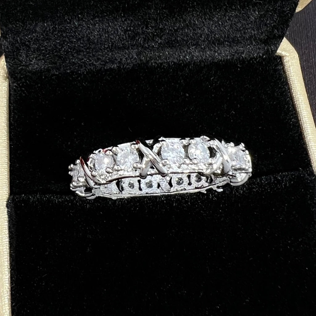 Anel de Prata 925 com Moissanite e Design XO