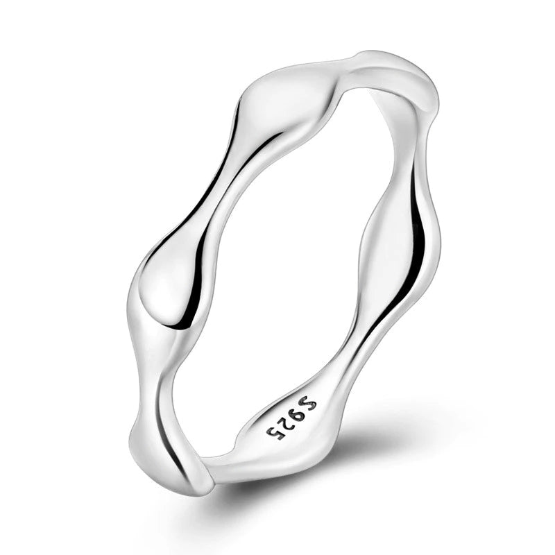 Anel LuxGeo - Prata 925 com Design Geométrico e Zircônia