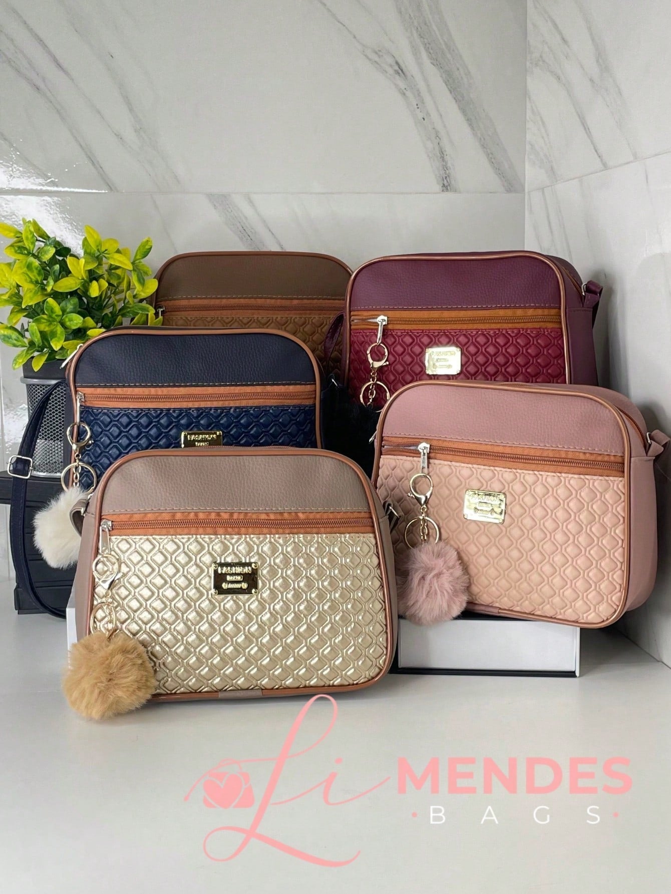 Bolsa Transversal com Alça e Chaveiro Pompom - Luna Fashion Style - 