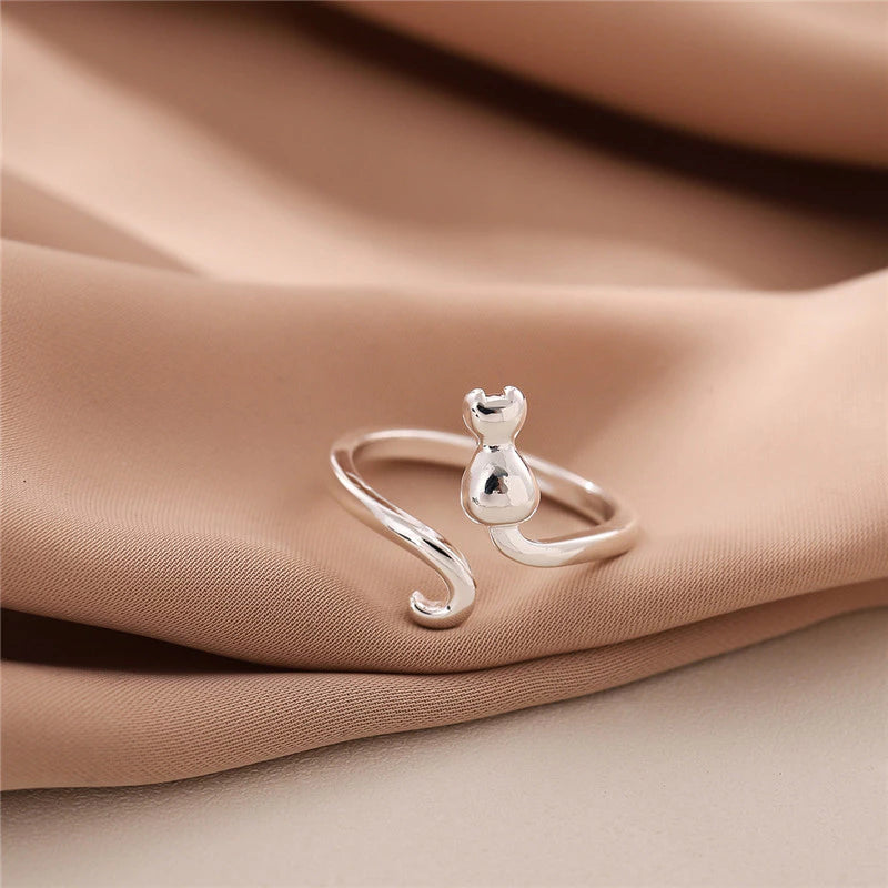Anillo con dije de gatito - Plata 925 ajustable y delicado