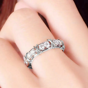Anel de Prata 925 com Moissanite e Design XO
